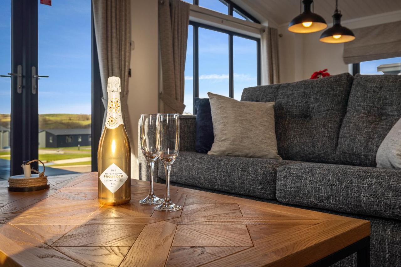 Hiraeth - Luxury Lodge With Hot Tub, Close To Beach Penally エクステリア 写真