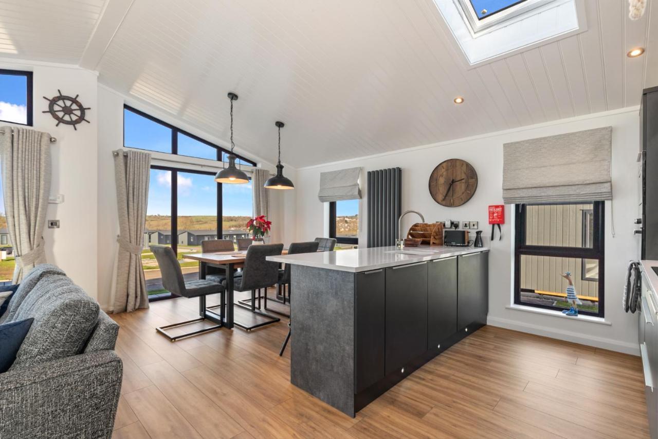 Hiraeth - Luxury Lodge With Hot Tub, Close To Beach Penally エクステリア 写真