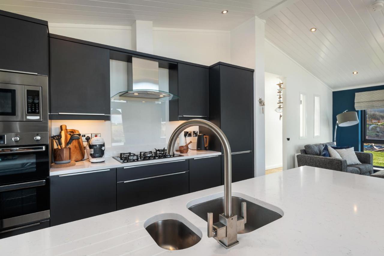 Hiraeth - Luxury Lodge With Hot Tub, Close To Beach Penally エクステリア 写真
