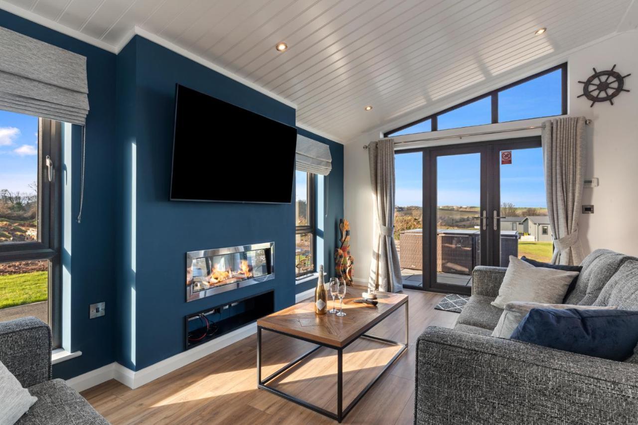 Hiraeth - Luxury Lodge With Hot Tub, Close To Beach Penally エクステリア 写真