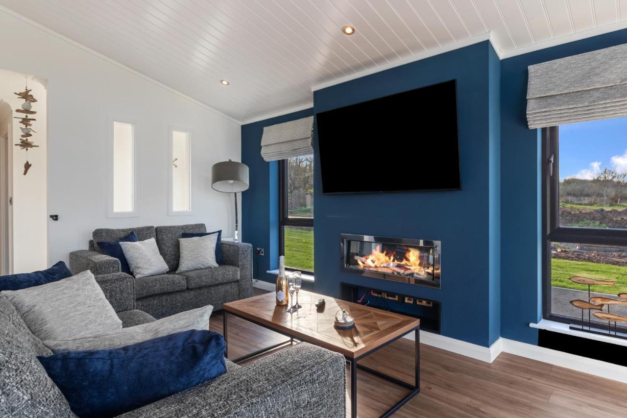 Hiraeth - Luxury Lodge With Hot Tub, Close To Beach Penally エクステリア 写真