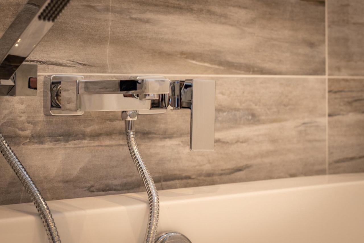 Hiraeth - Luxury Lodge With Hot Tub, Close To Beach Penally エクステリア 写真