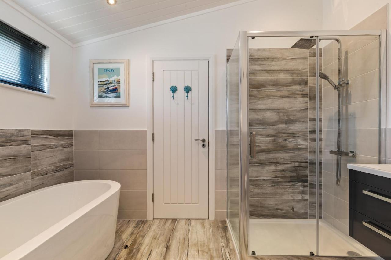 Hiraeth - Luxury Lodge With Hot Tub, Close To Beach Penally エクステリア 写真
