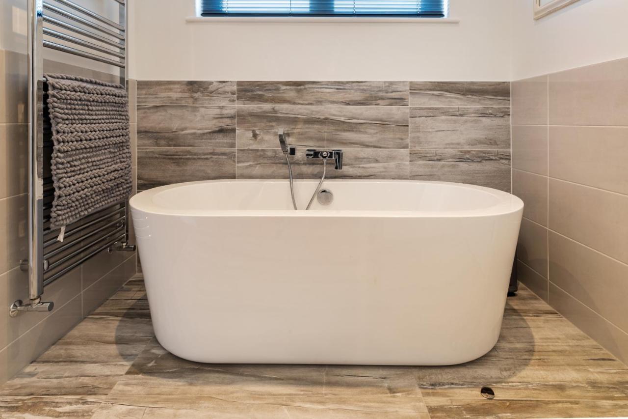 Hiraeth - Luxury Lodge With Hot Tub, Close To Beach Penally エクステリア 写真