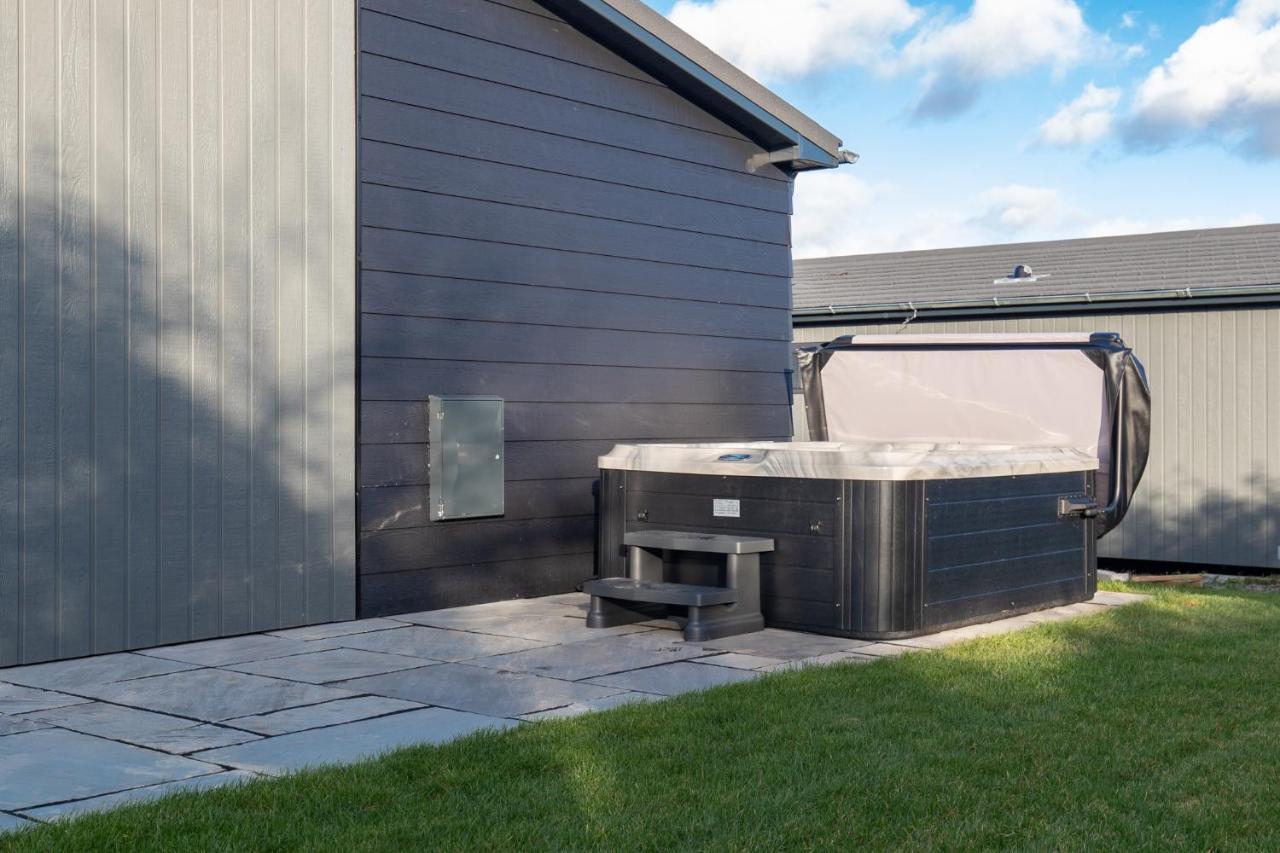 Hiraeth - Luxury Lodge With Hot Tub, Close To Beach Penally エクステリア 写真